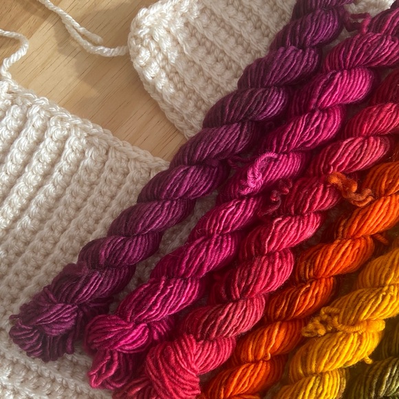 HAALU THE UGLY BUNNY Fall Rainbow mini skein set merino wool - Picture 10 of 10